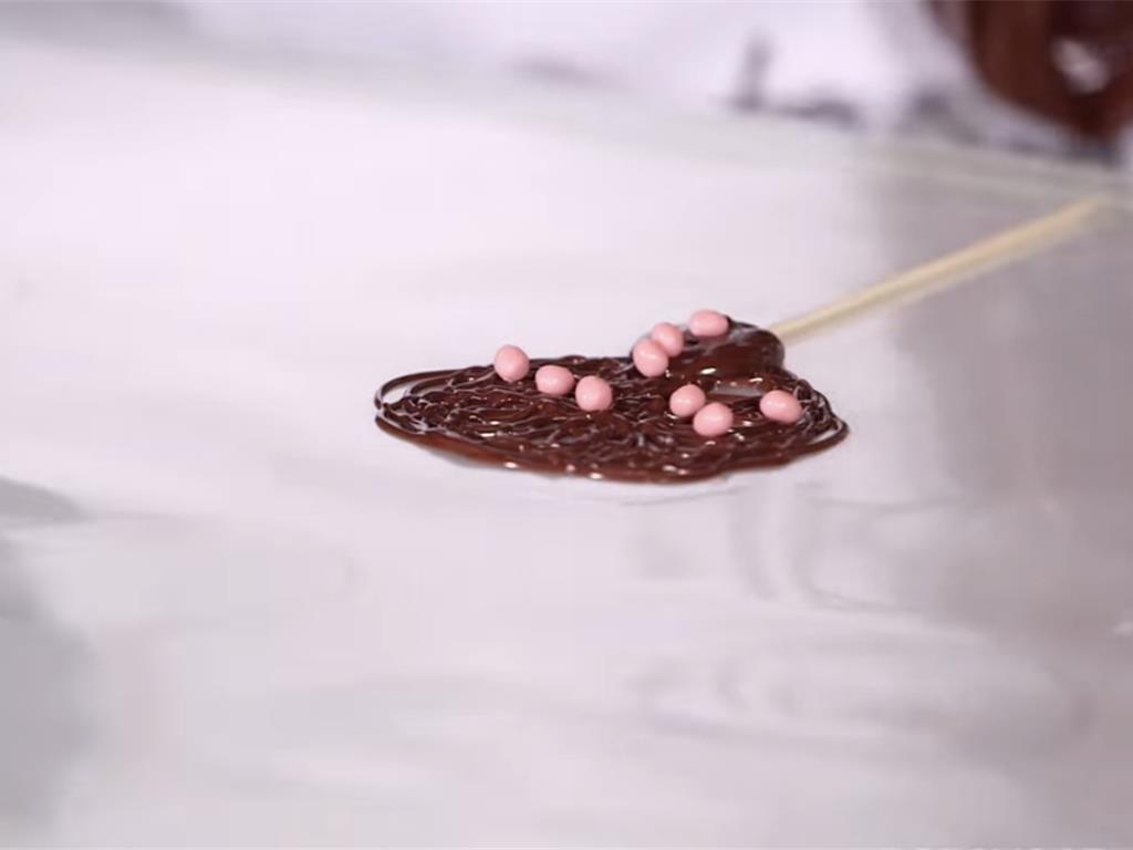 Chocolate Lace Lollipops