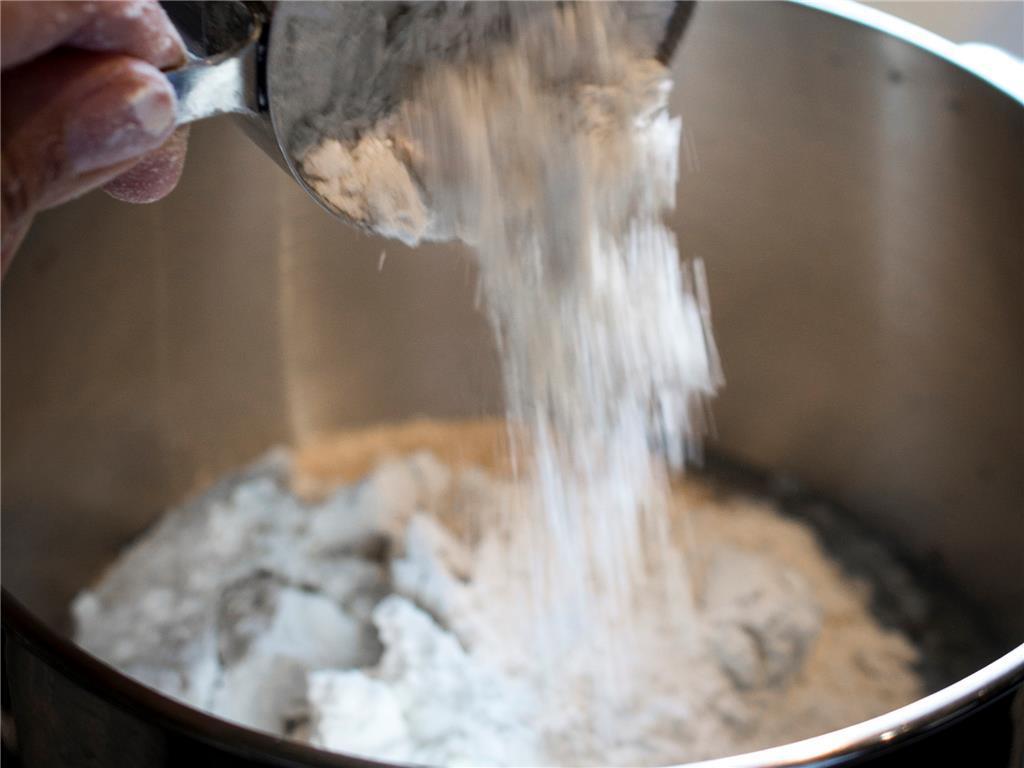 The Real Difference Between Instant Active And Fast Acting Dry Yeasts Serious Eats